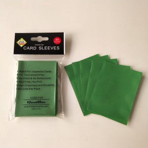 日本サイズの賭博カード60x87mmのための緑色のマットのデッキの監視袖
